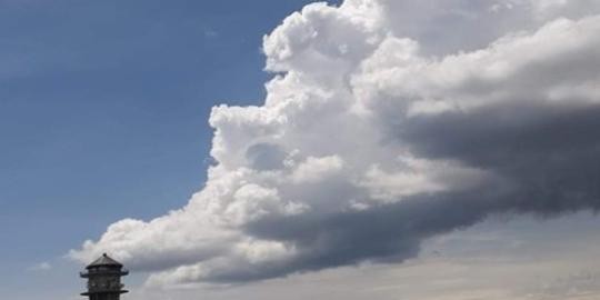 23_Feldbergturm_Wolken