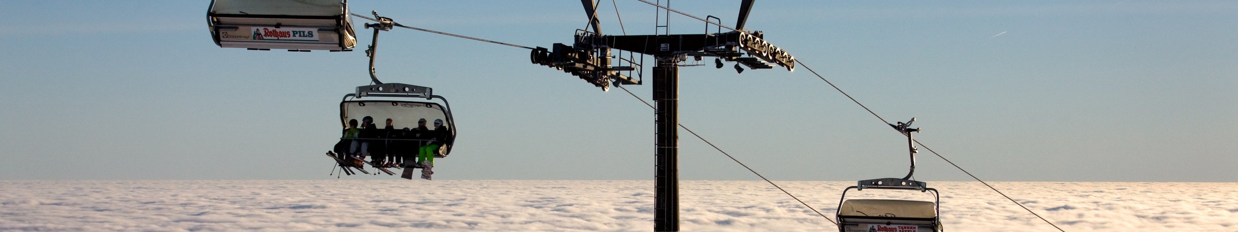 Feldbergbahn mit Ausblick über den Wolken