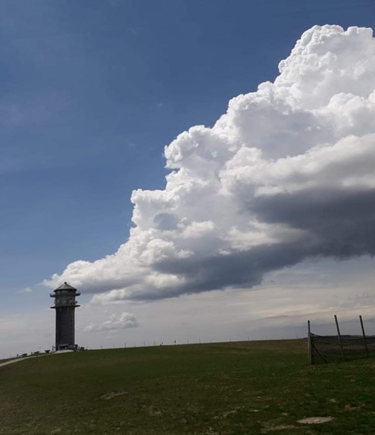 Feldbergturm Wolken