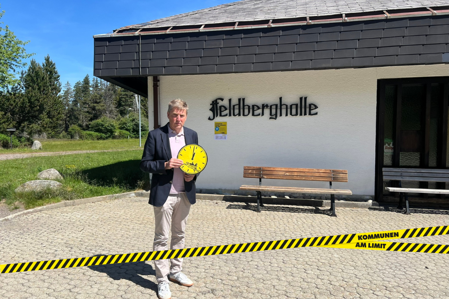 Bürgermeister vor Feldberghalle